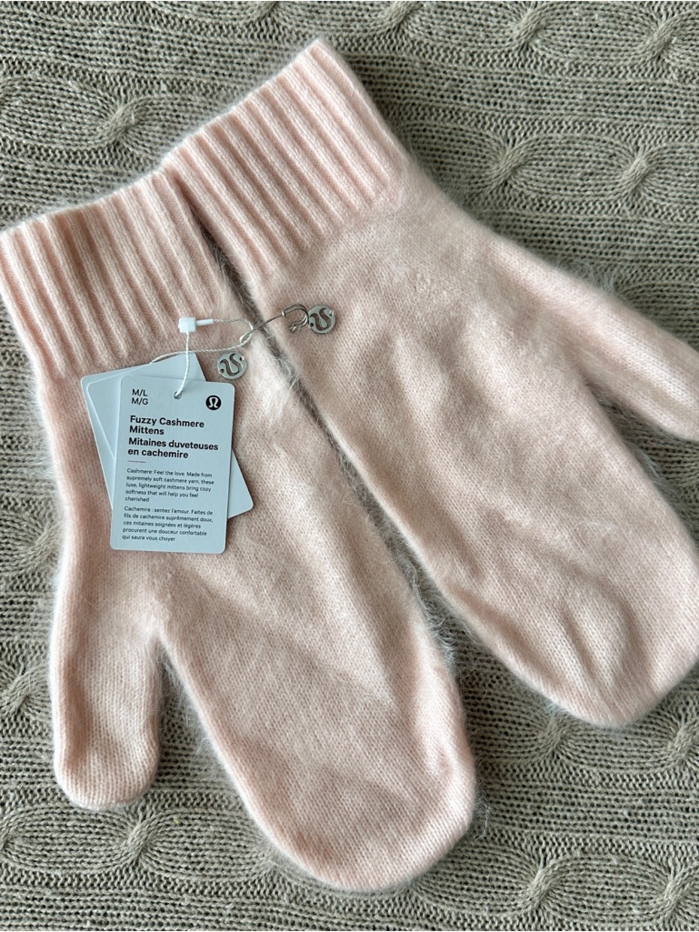 NWT Lululemon Fuzzy Cashmere Mittens, Butter Pink, M/L